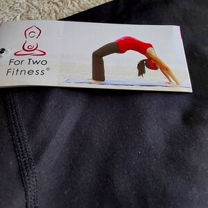 🌺 NWT For Two Fitness Black Maternity Capri Leggings